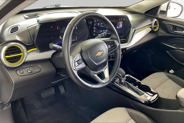 Used 2024 Chevrolet Trax LT w/ Sunroof Package FWD image 12