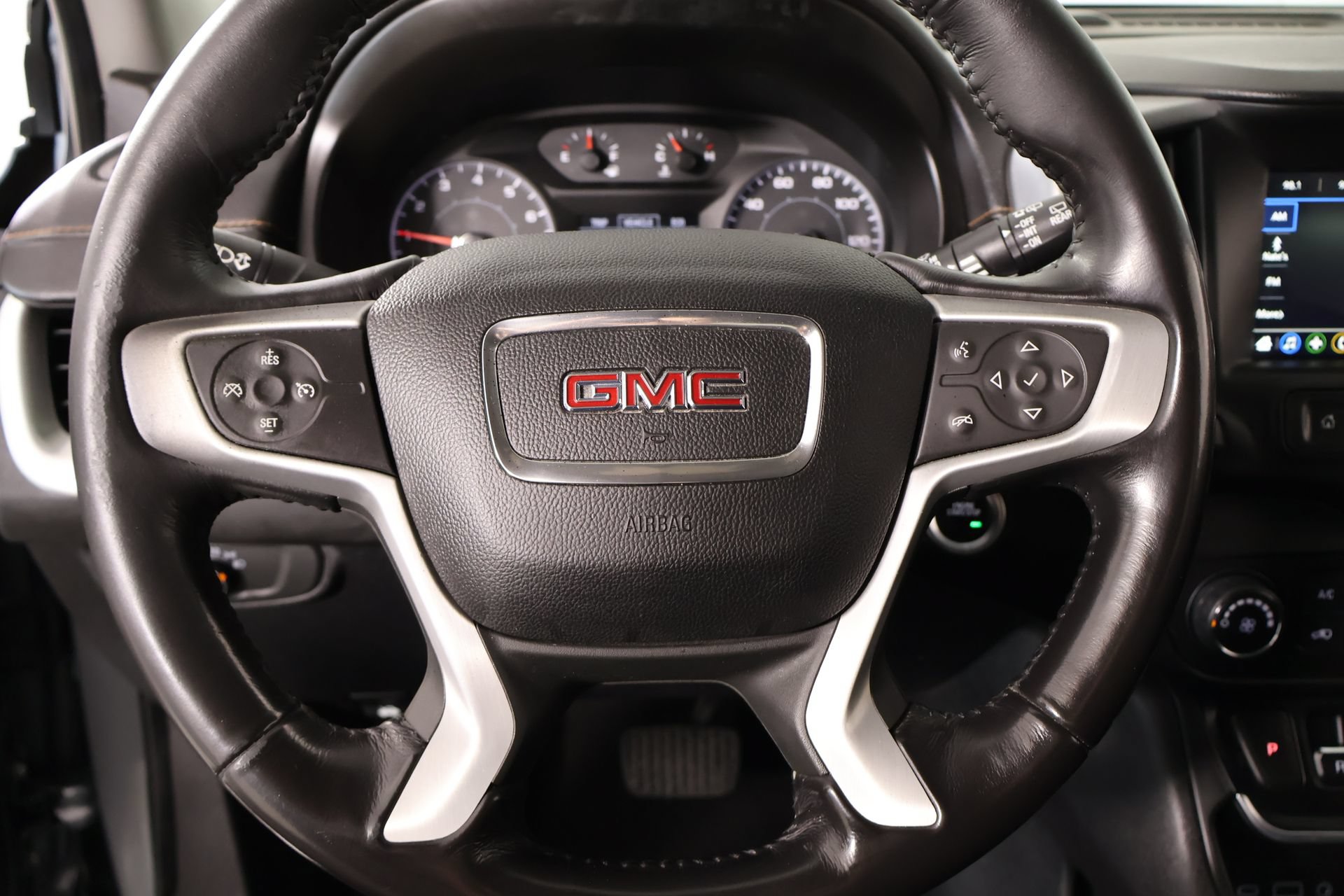 Used 2018 GMC Terrain SLE FWD image 3