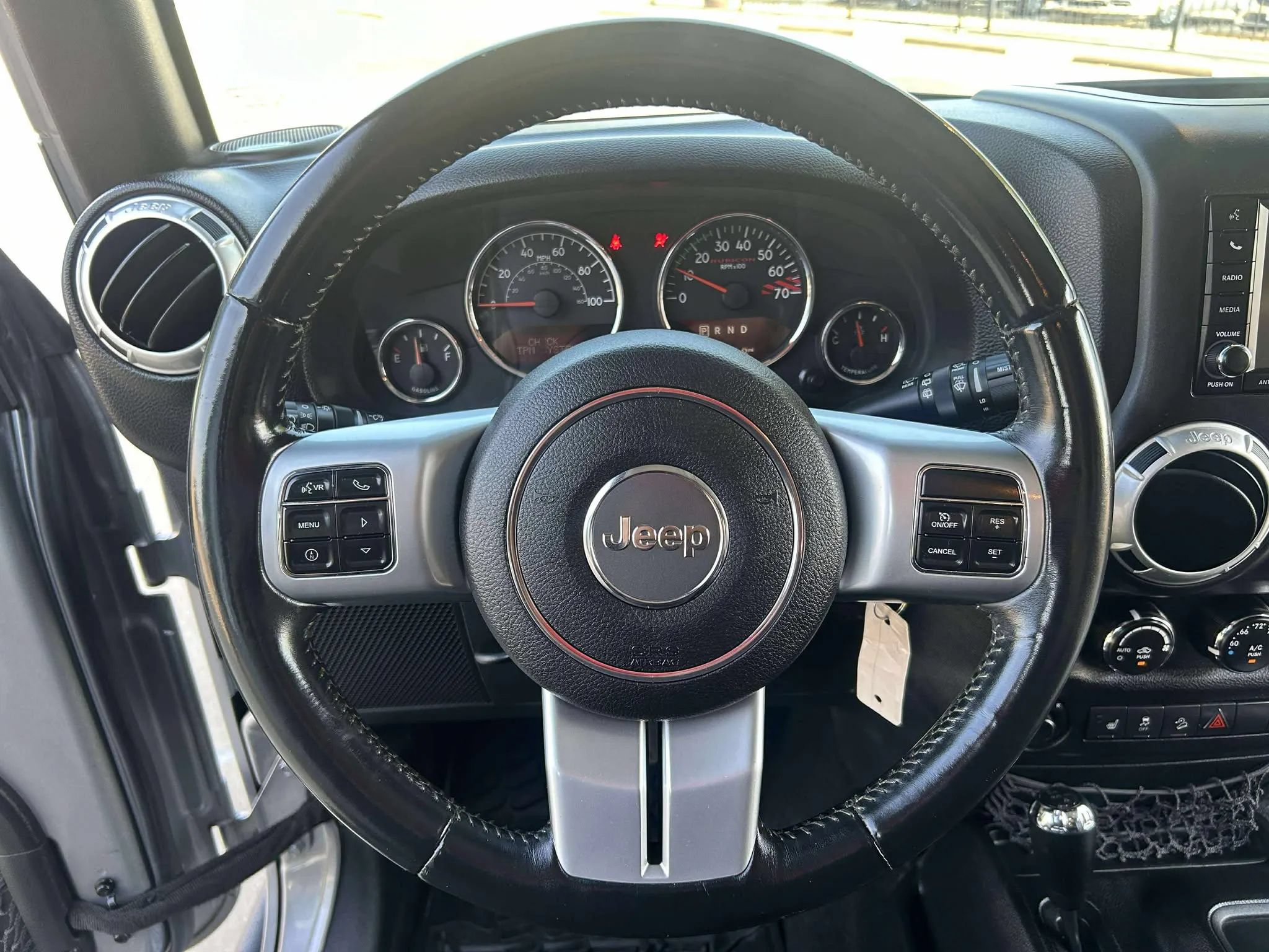 Used 2016 Jeep Wrangler Unlimited Rubicon AWD/4WD image 13