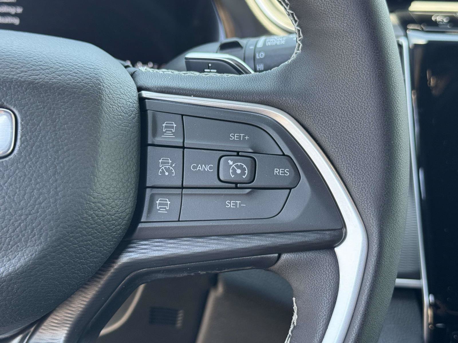 New 2026 Jeep Grand Cherokee L 4WD image 10