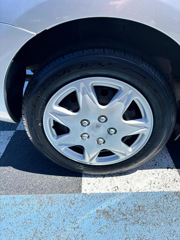 Used 2012 Toyota Yaris Sedan FWD image 19
