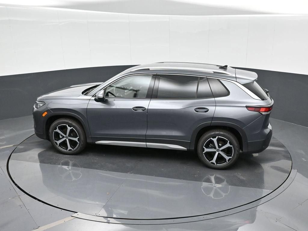 New 2025 Volkswagen Tiguan SE image 25