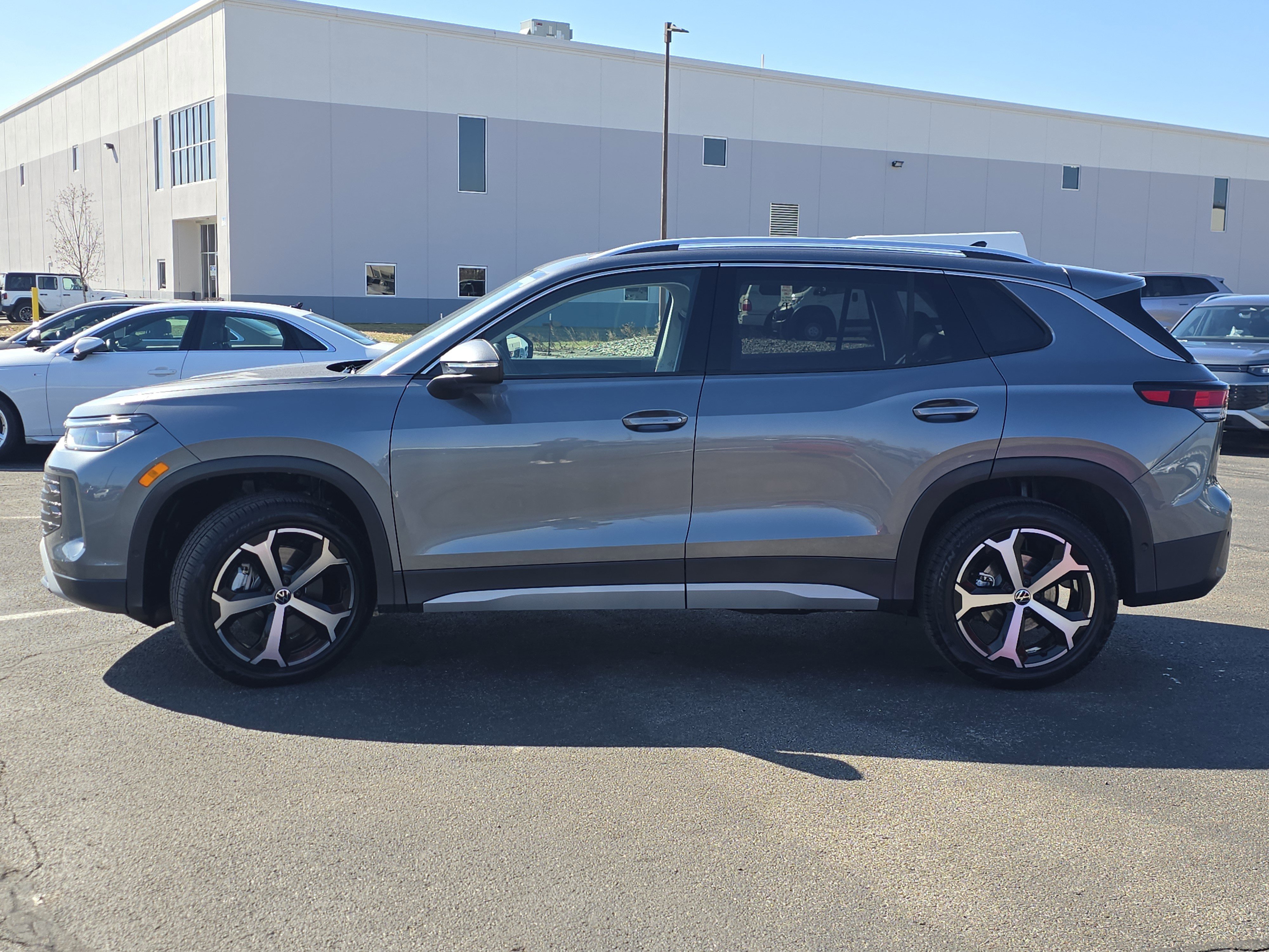 New 2026 Volkswagen Tiguan SE image 4