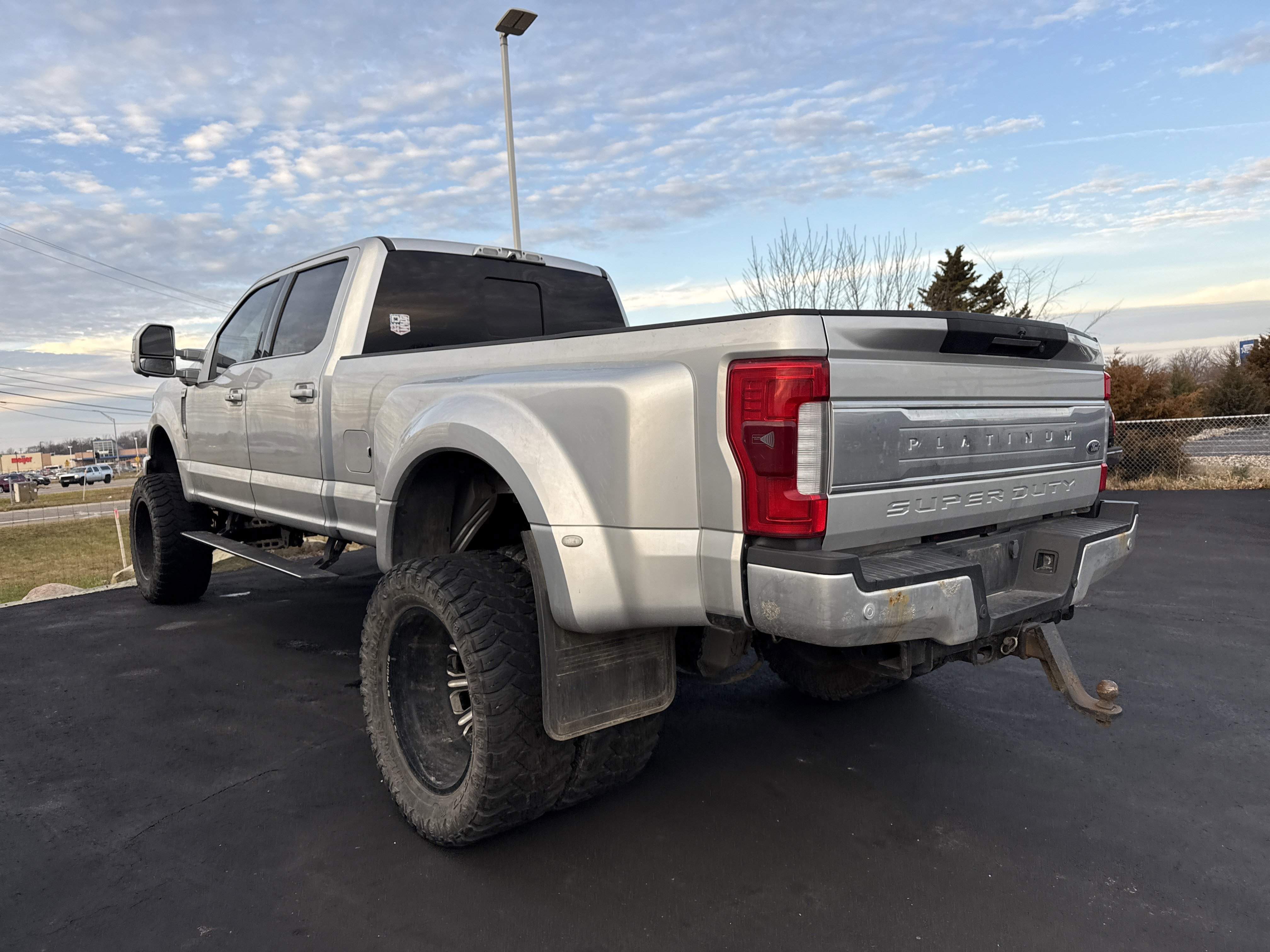 Used 2017 Ford F350 Platinum w/ Platinum Ultimate Package image 3