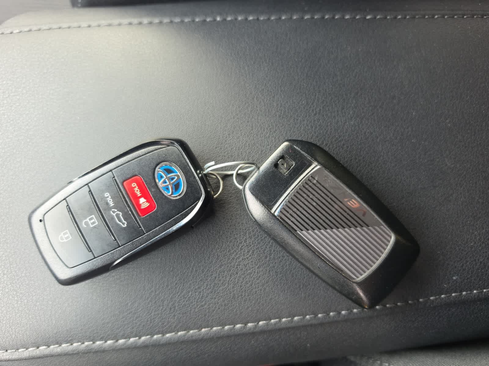 Used 2022 Toyota Venza LE AWD/4WD image 10