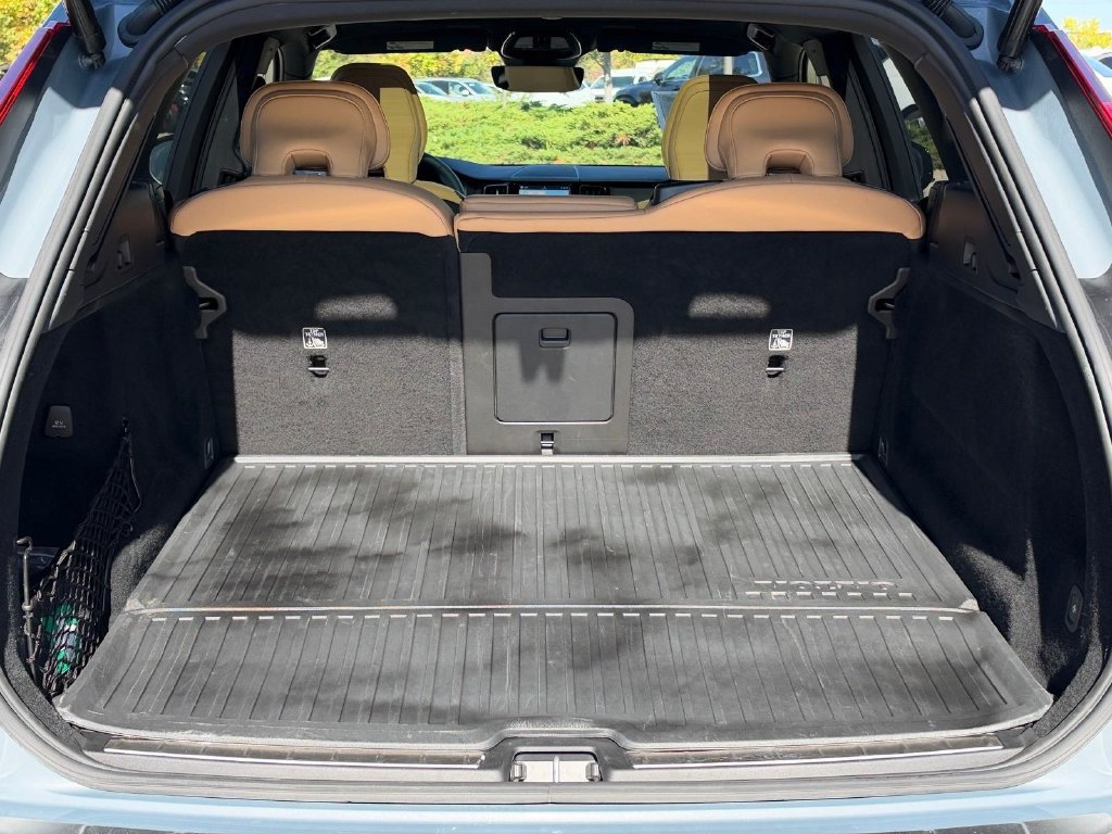 Certified 2024 Volvo XC60 T8 Ultimate w/ Protection Package Premier AWD/4WD image 5