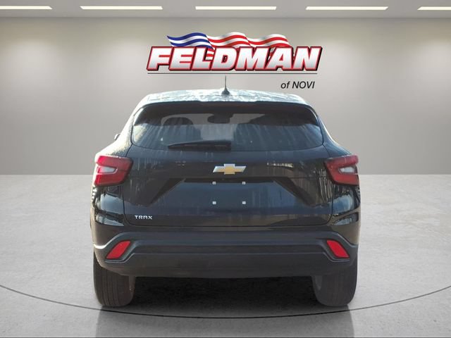 Used 2024 Chevrolet Trax LS w/ LS Convenience Package FWD image 4