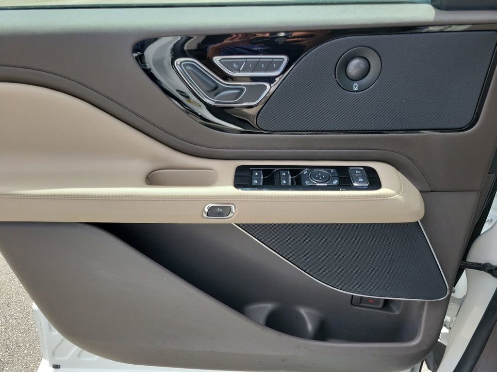 Certified 2023 Lincoln Aviator Reserve w/ Equipment Group 201A image 25