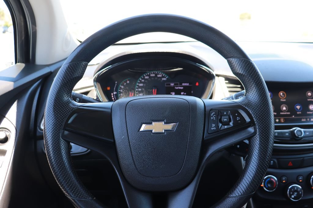 Used 2020 Chevrolet Trax LS FWD image 17