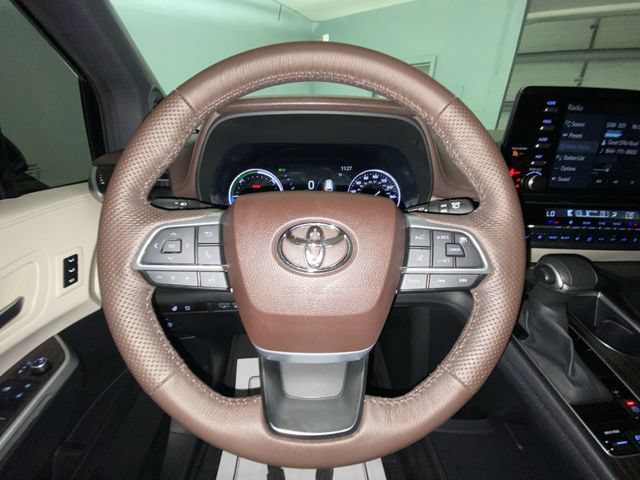 Used 2023 Toyota Sienna Platinum FWD image 14