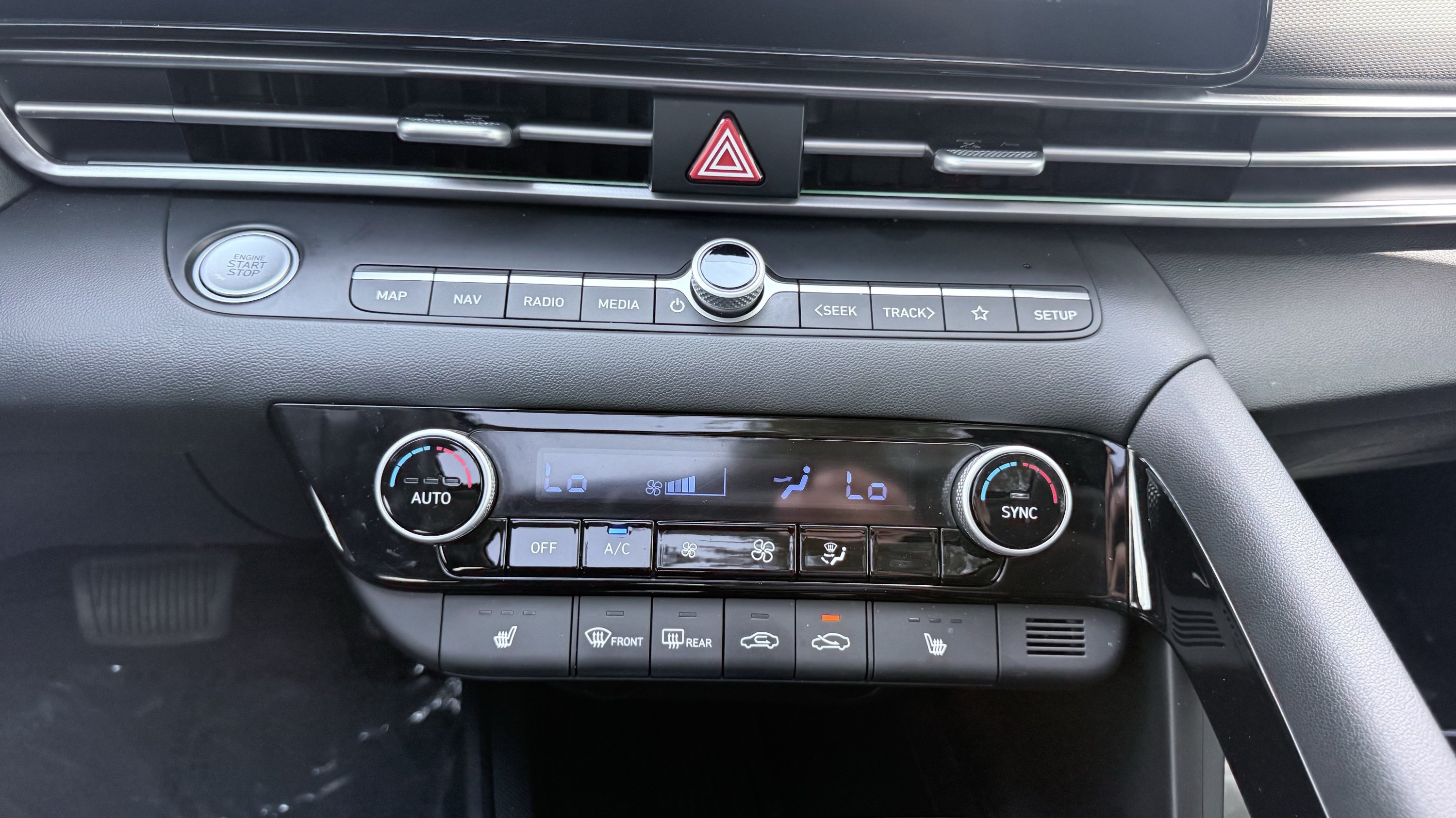 Used 2025 Hyundai Elantra SEL FWD image 50