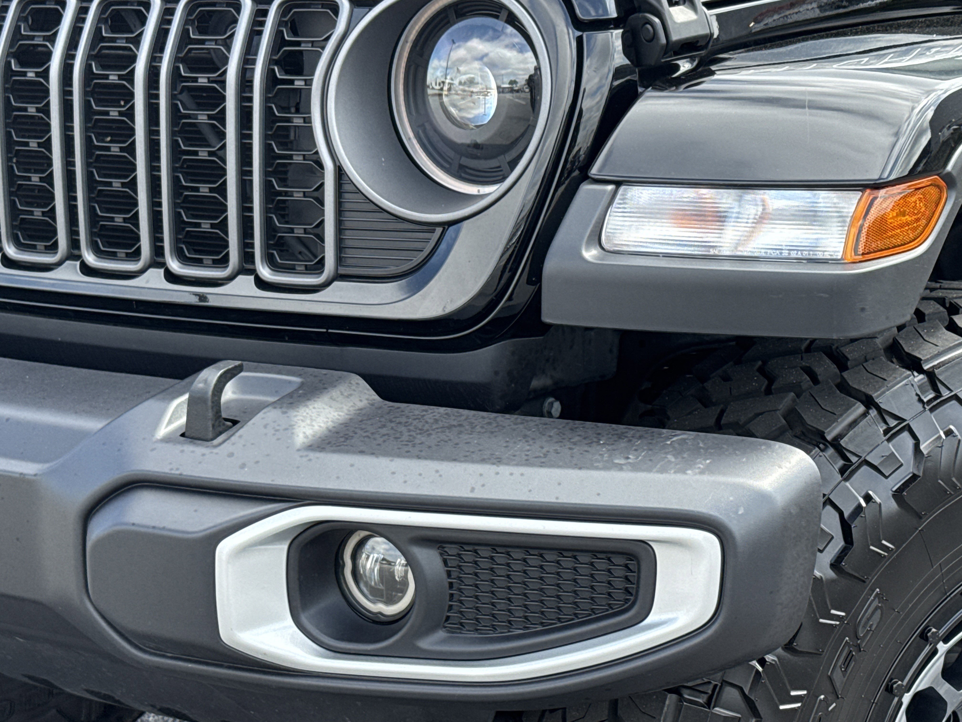 Used 2025 Jeep Gladiator Sport AWD/4WD image 6