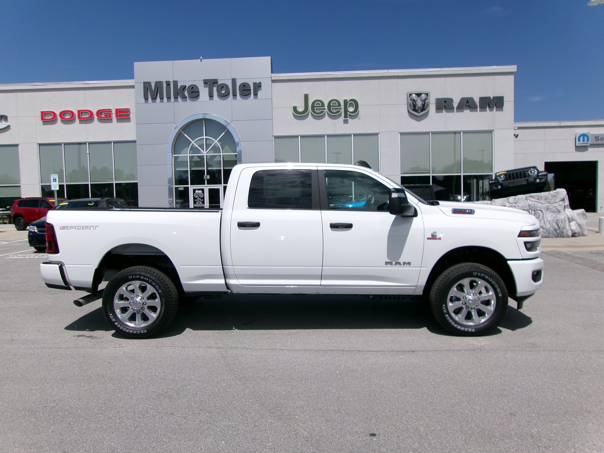 New 2026 RAM 2500 Big Horn AWD/4WD image 4
