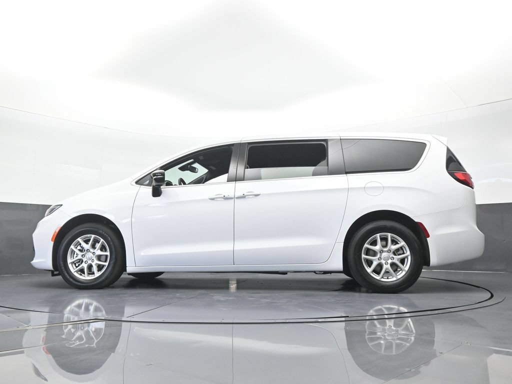 Used 2025 Chrysler Pacifica Select FWD image 52