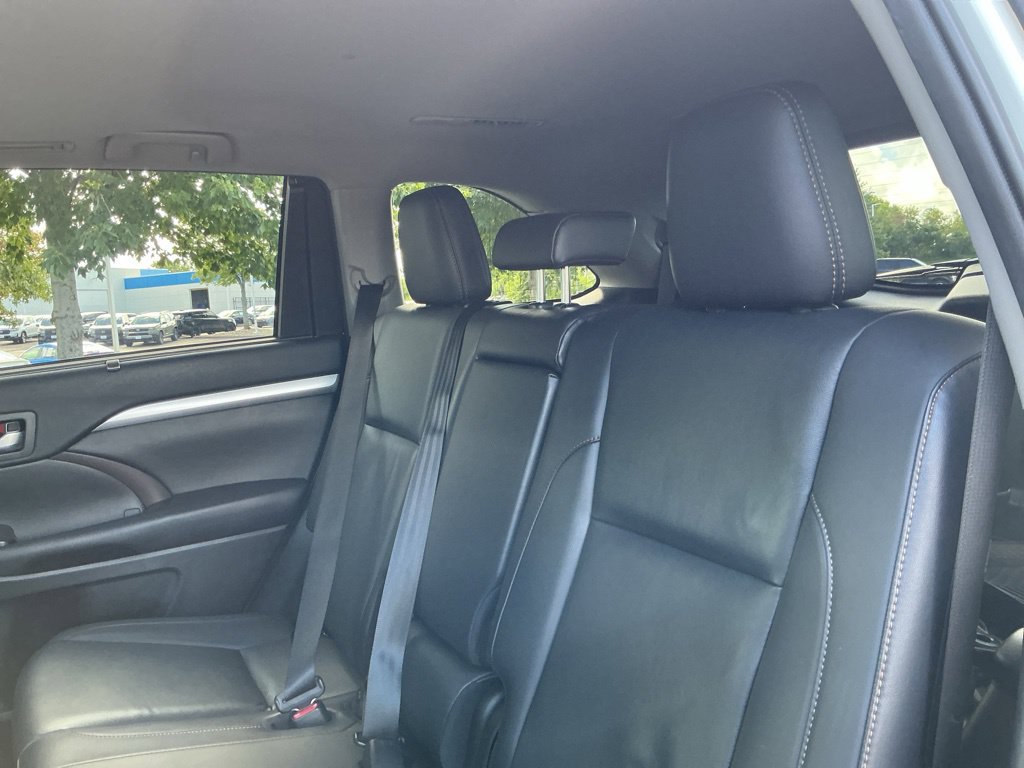Used 2019 Toyota Highlander XLE AWD/4WD image 33