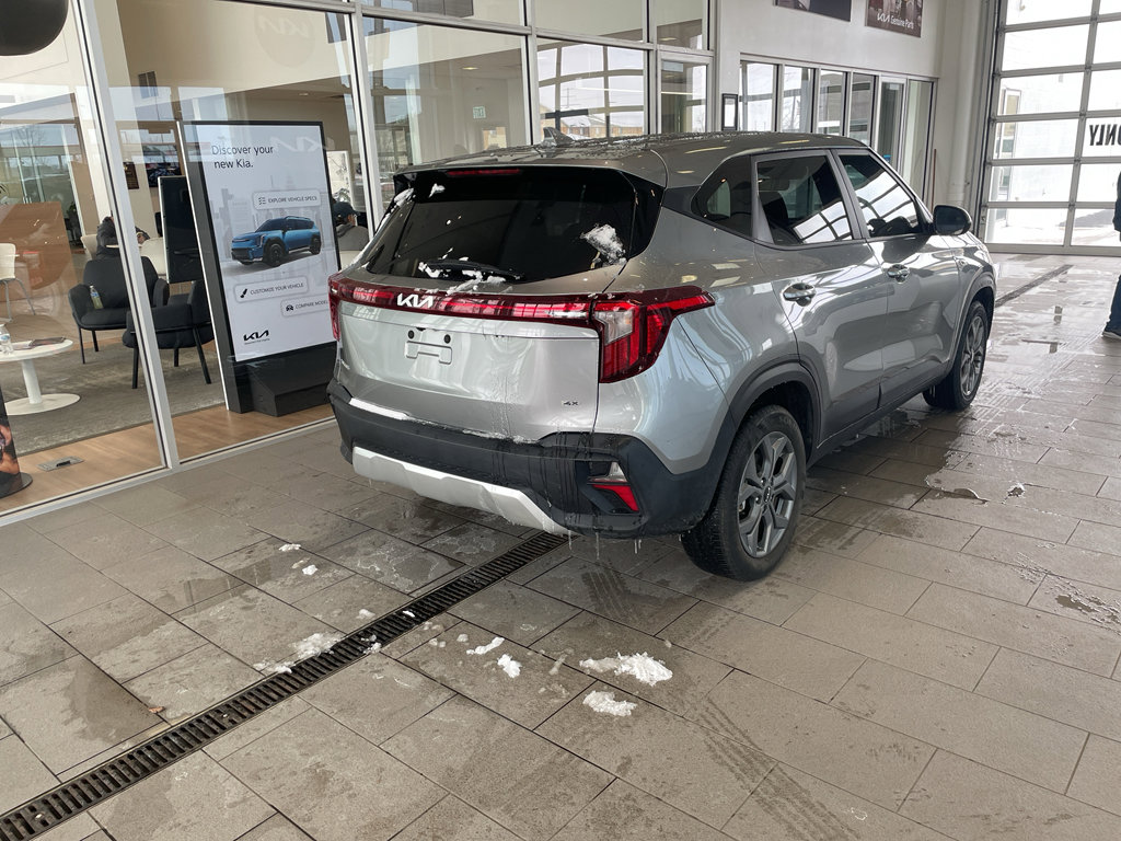 Used 2024 Kia Seltos LX image 4