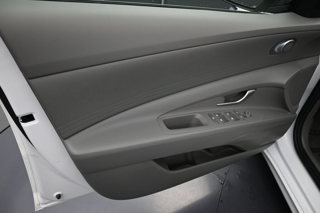 Certified 2026 Hyundai Elantra SE FWD image 13