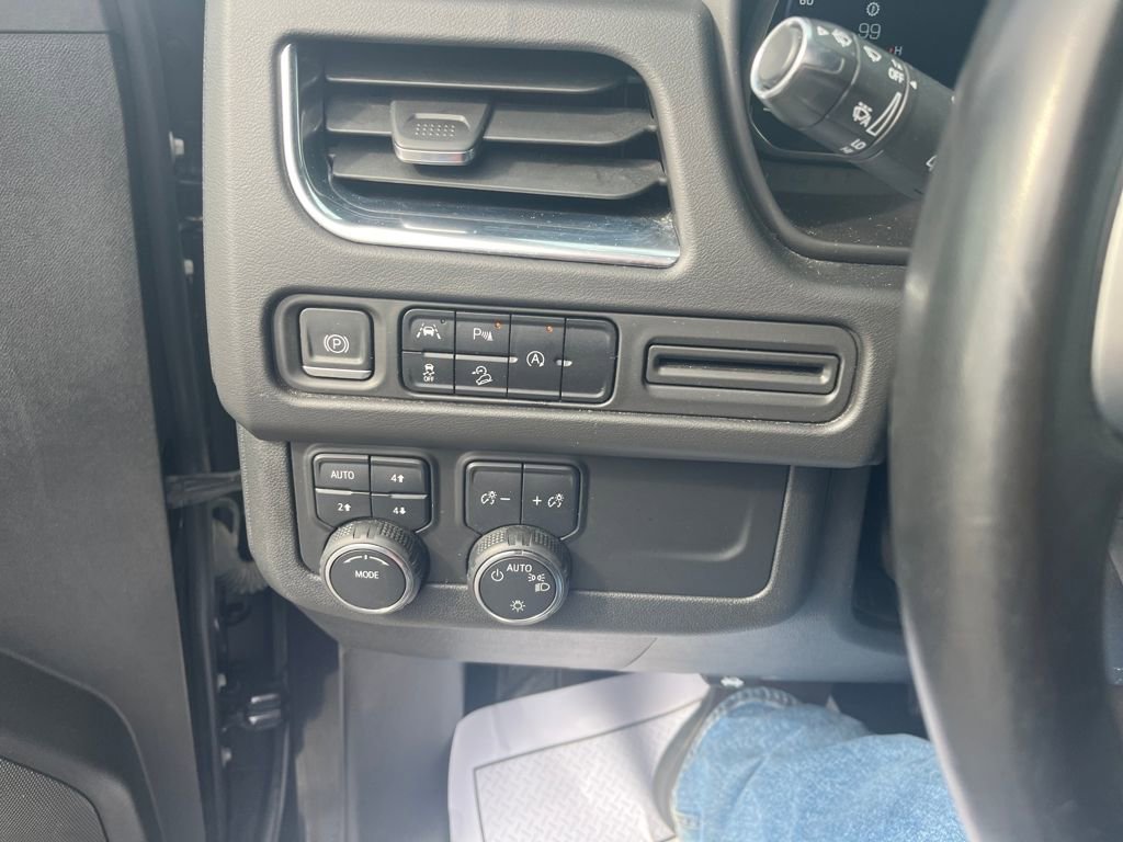 Used 2023 Chevrolet Suburban Premier image 13