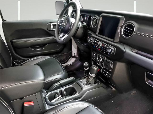 Used 2023 Jeep Wrangler Unlimited Sahara w/ Cold Weather Group AWD/4WD image 29