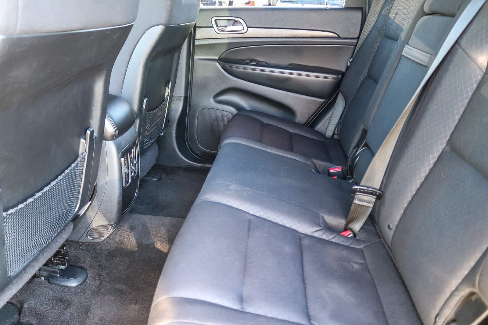 Used 2018 Jeep Grand Cherokee Laredo RWD image 17