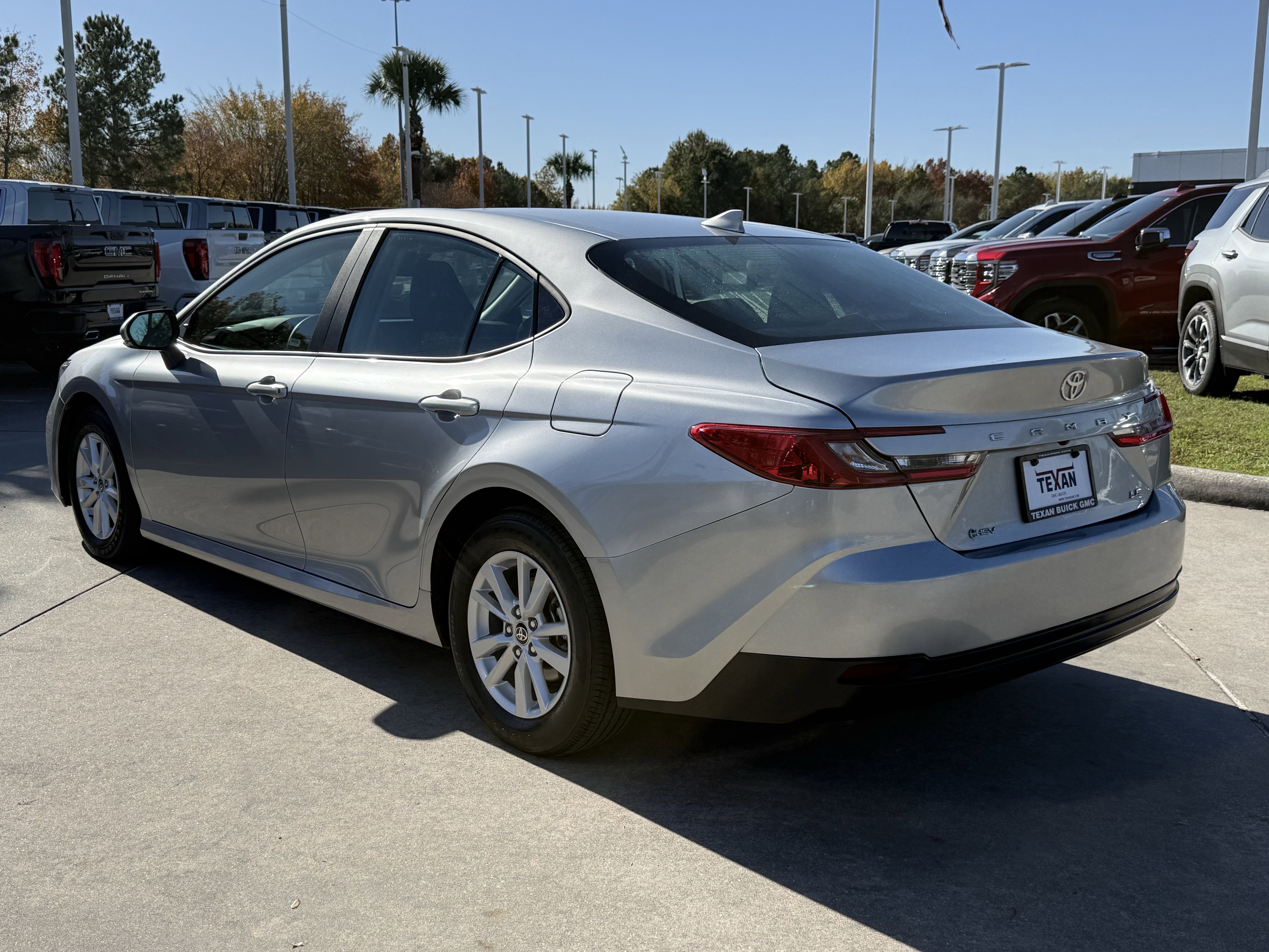 Used 2025 Toyota Camry LE image 7