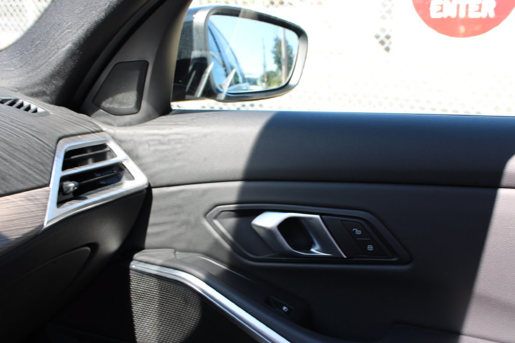 Used 2025 BMW 330i Sedan RWD image 19