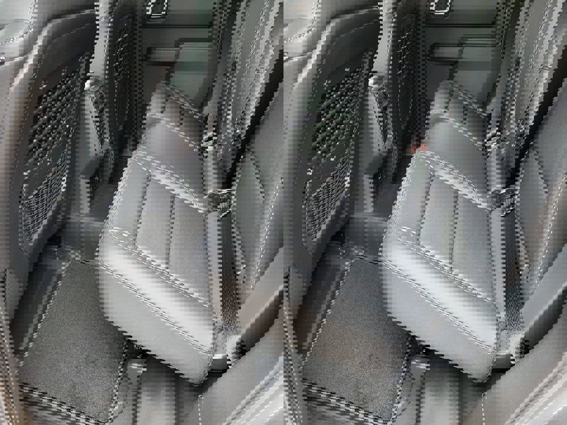 New 2025 Ford Bronco Badlands image 24