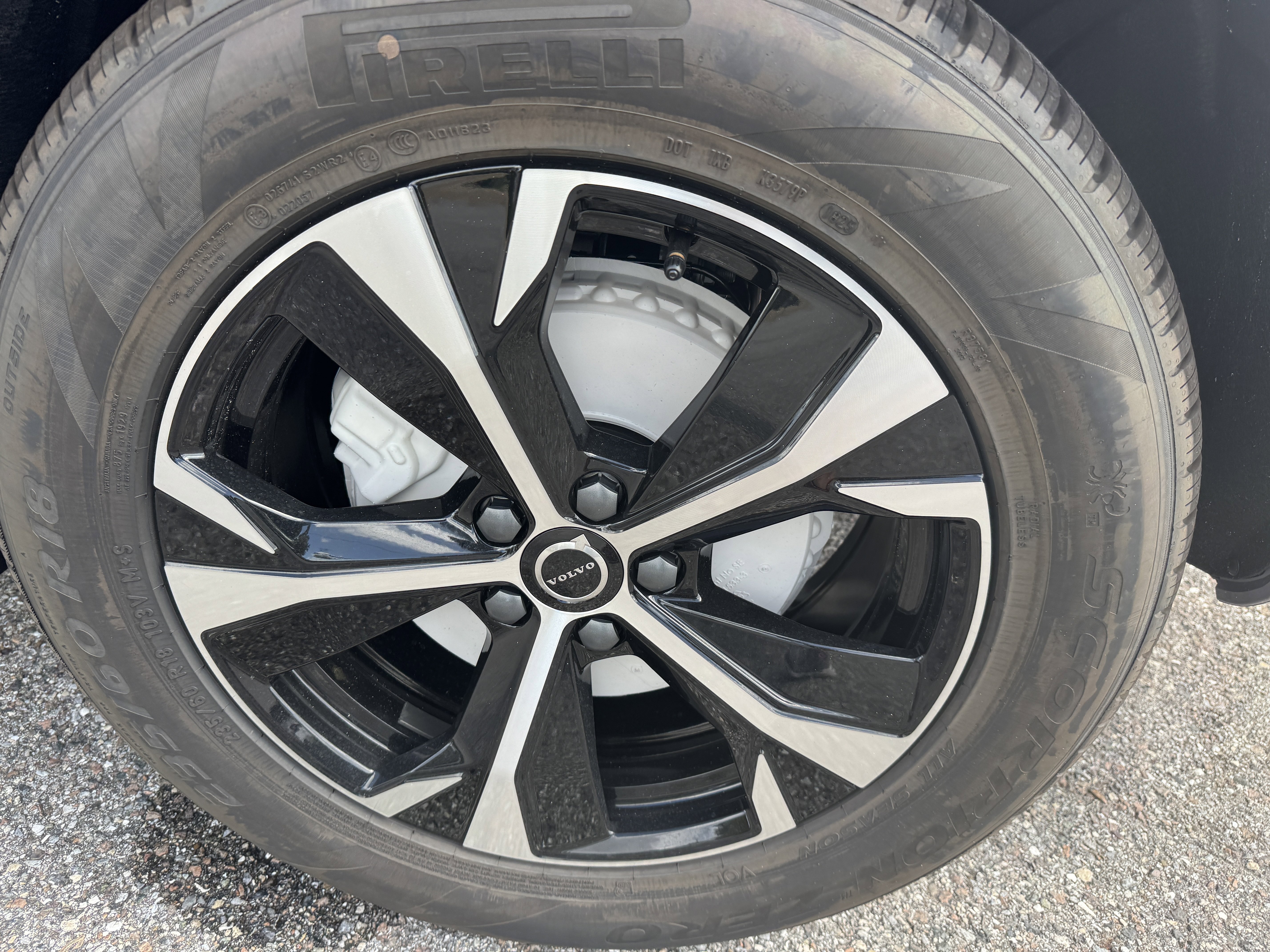 New 2026 Volvo XC60 B5 Core w/ Protection Package image 35