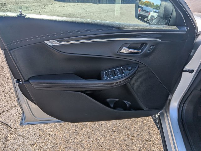 Used 2017 Chevrolet Impala LT w/ Convenience Package FWD image 14