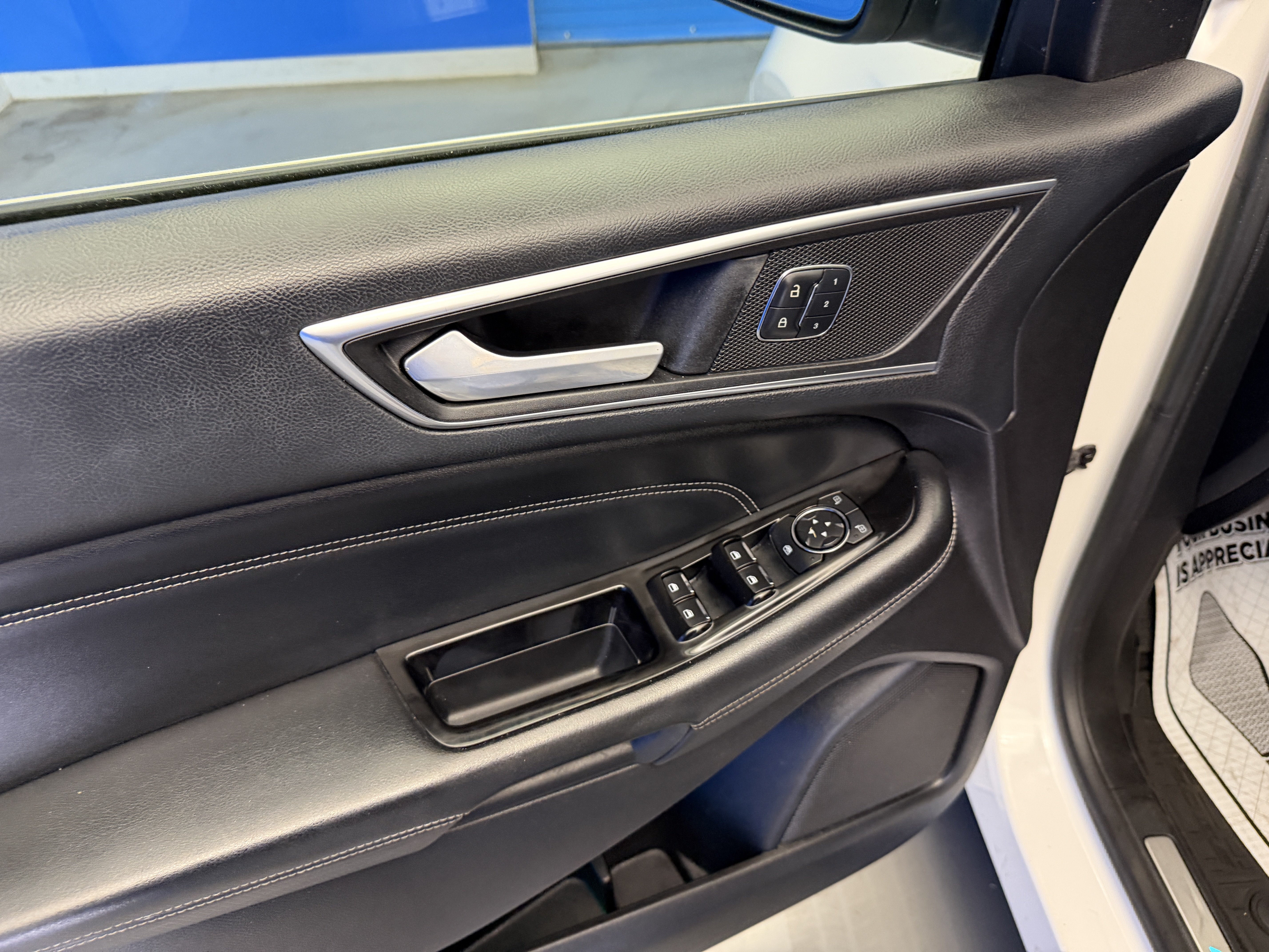 Used 2015 Ford Edge Titanium w/ Equipment Group 301A AWD/4WD image 10
