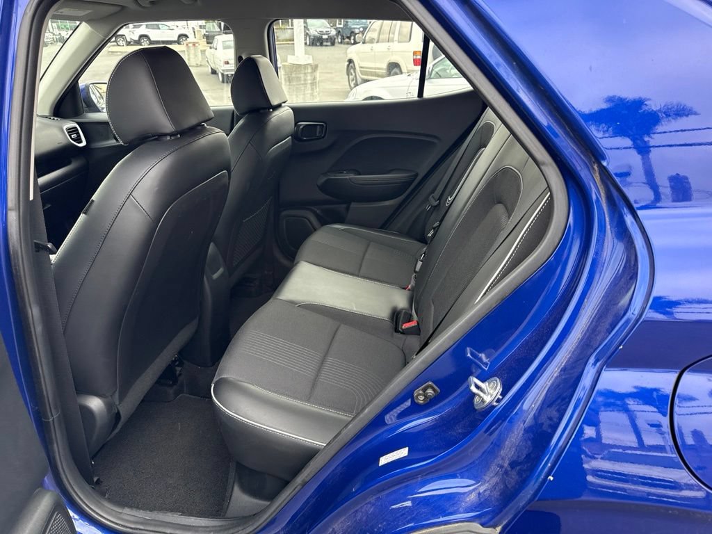 Used 2022 Hyundai Venue Limited FWD image 6
