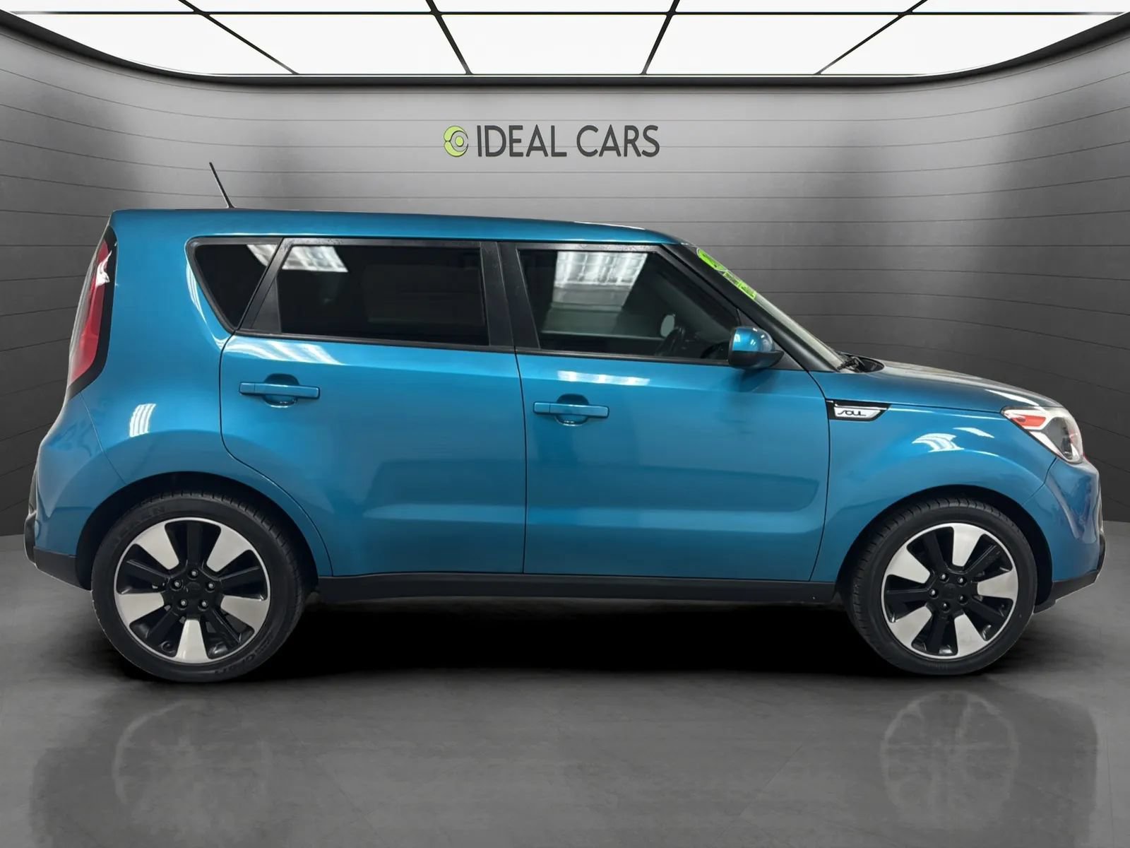 Used 2016 Kia Soul + w/ Designer's Package FWD image 4