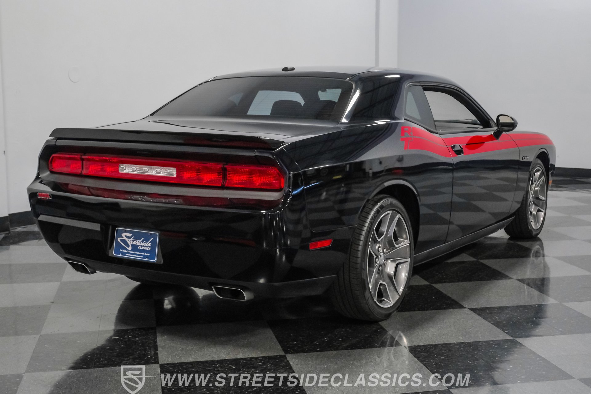 Used 2012 Dodge Challenger R/T RWD image 24