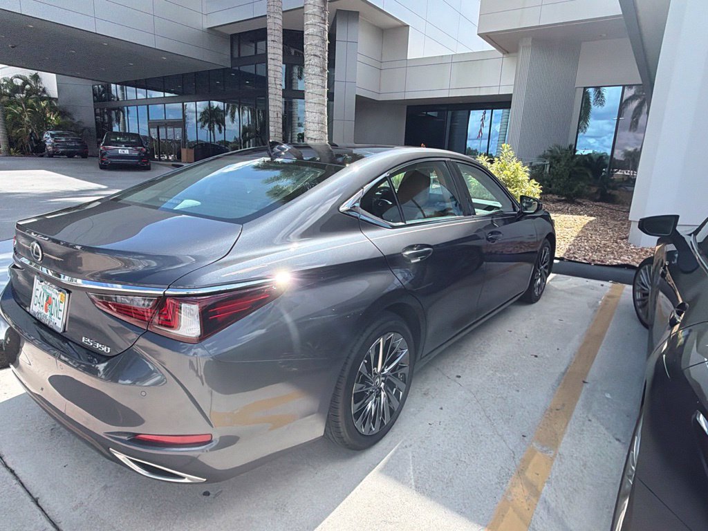 Certified 2024 Lexus ES 350 w/ Technology Package FWD image 11