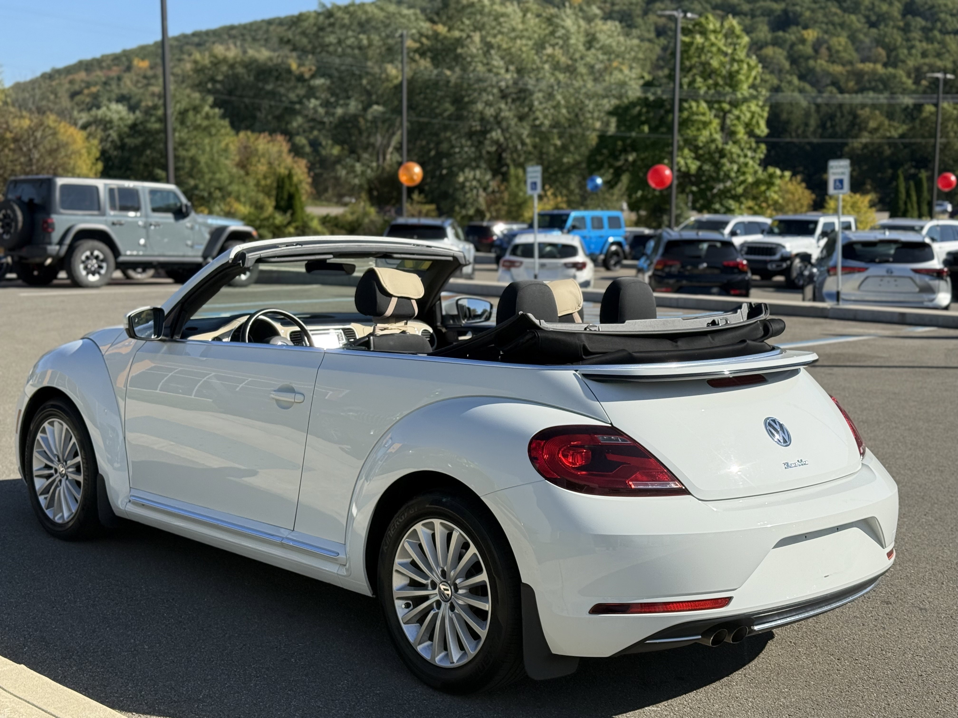 Used 2019 Volkswagen Beetle 2.0T image 4