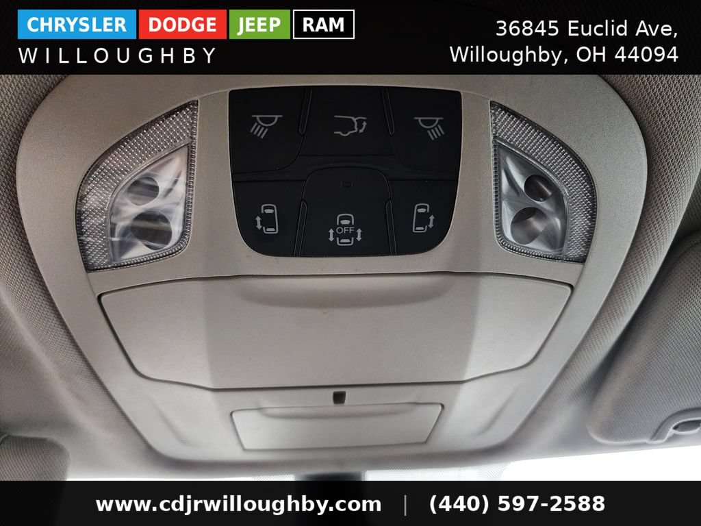 Used 2024 Chrysler Pacifica Limited FWD image 25