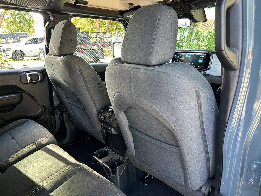 Certified 2025 Jeep Gladiator Sport AWD/4WD image 44