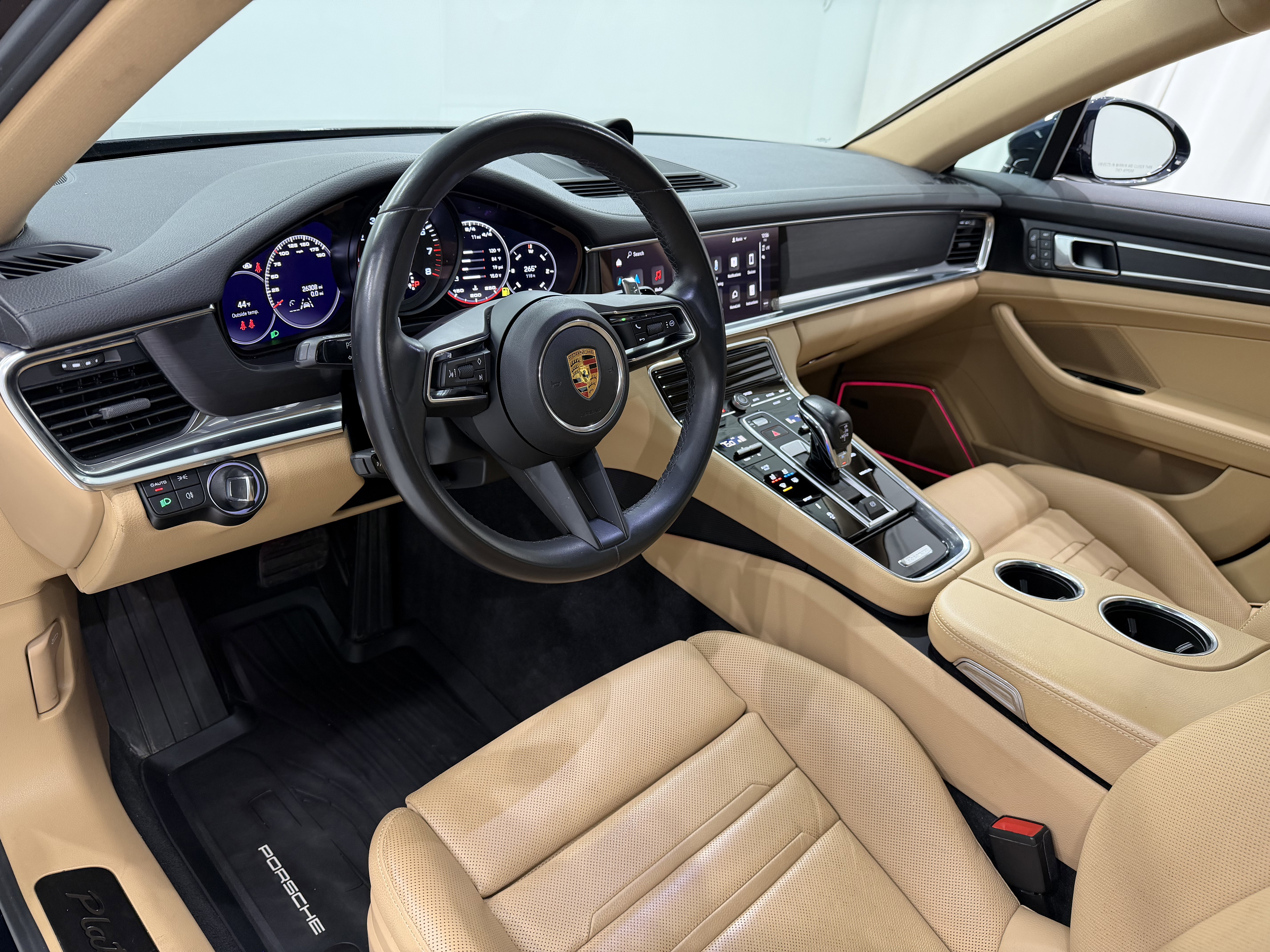 Certified 2023 Porsche Panamera 4 Platinum Edition image 4