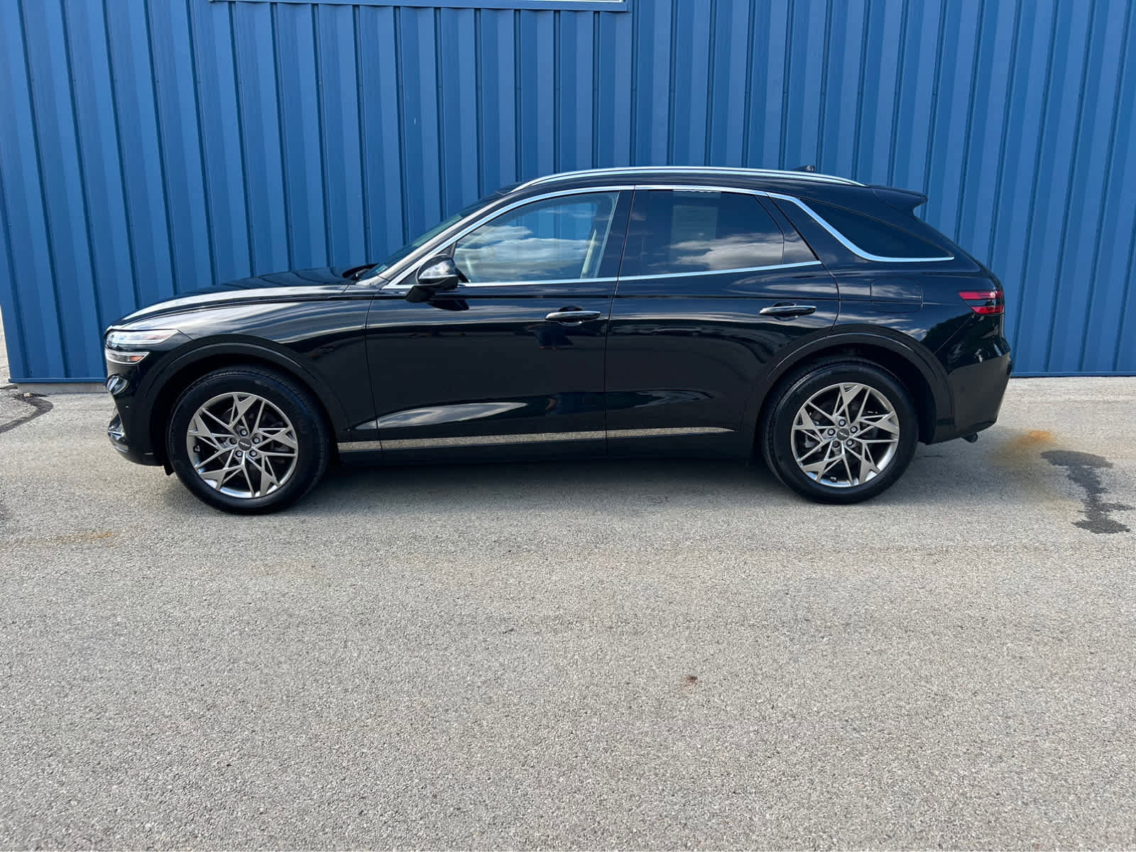 Used 2022 Genesis GV70 2.5T w/ Advanced Package image 16