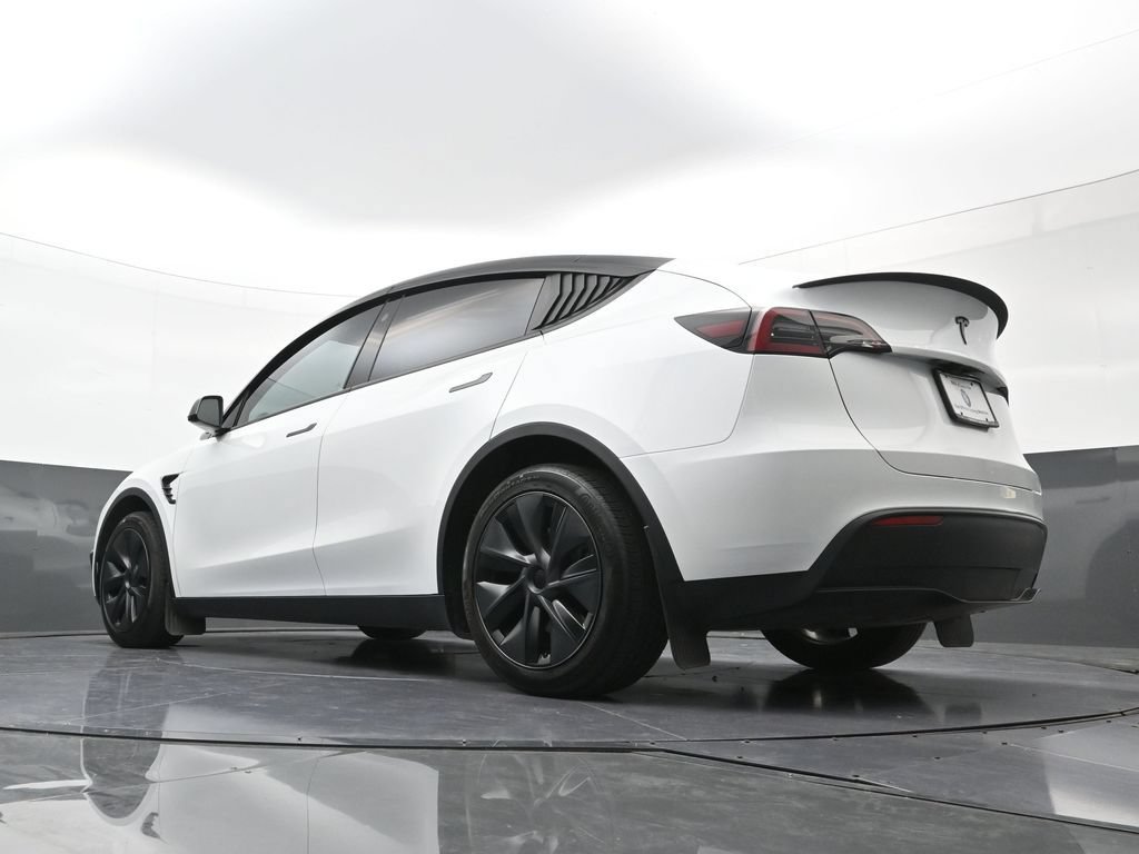 Used 2025 Tesla Model Y Long Range RWD image 26