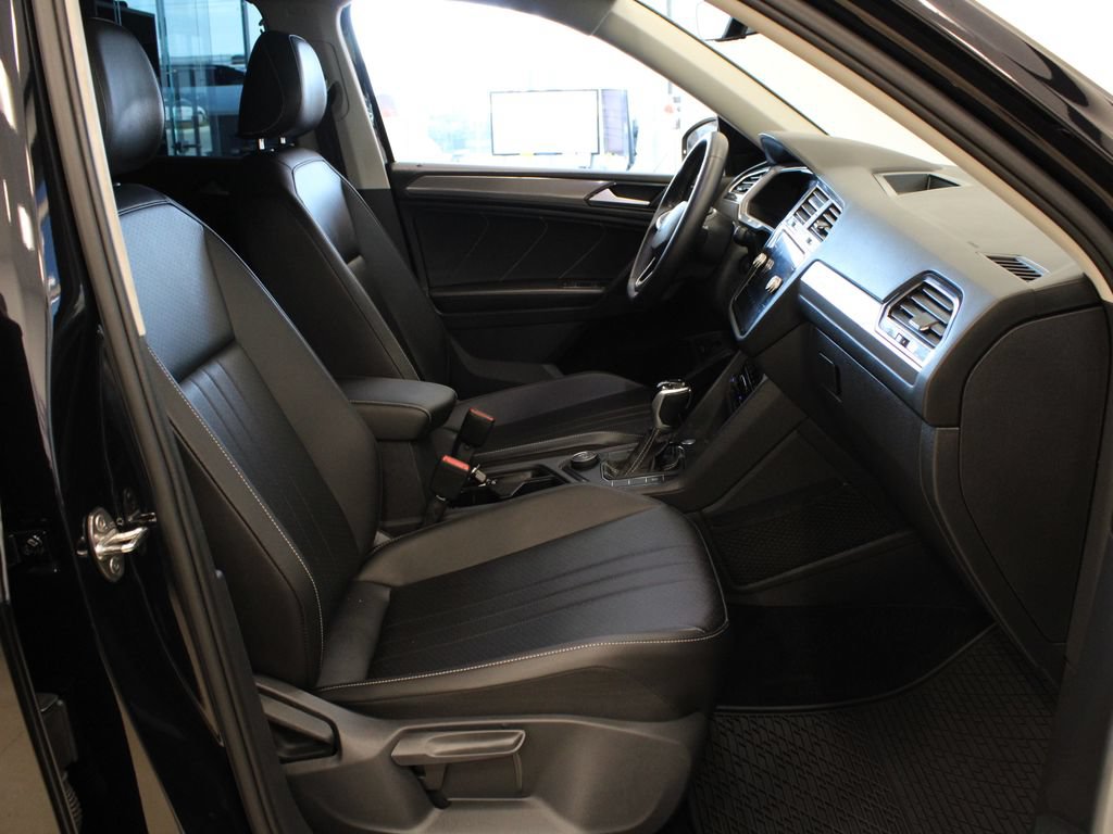 Used 2022 Volkswagen Tiguan SE AWD/4WD image 17