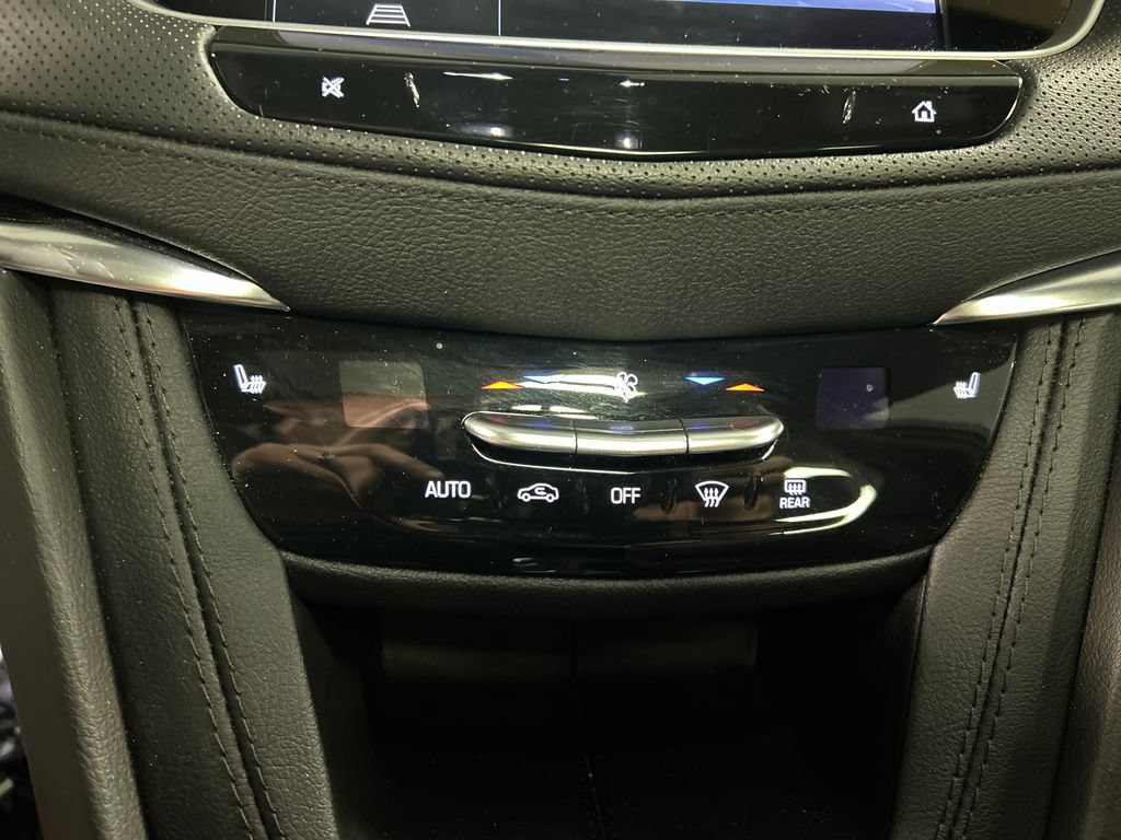 Used 2024 Cadillac XT6 Luxury w/ LPO, Floor Liner Package AWD/4WD image 19