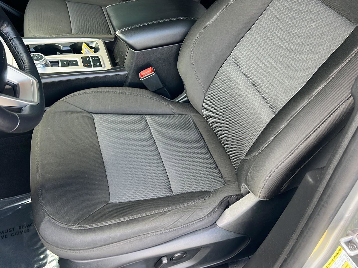 Certified 2024 Ford Explorer XLT RWD image 31