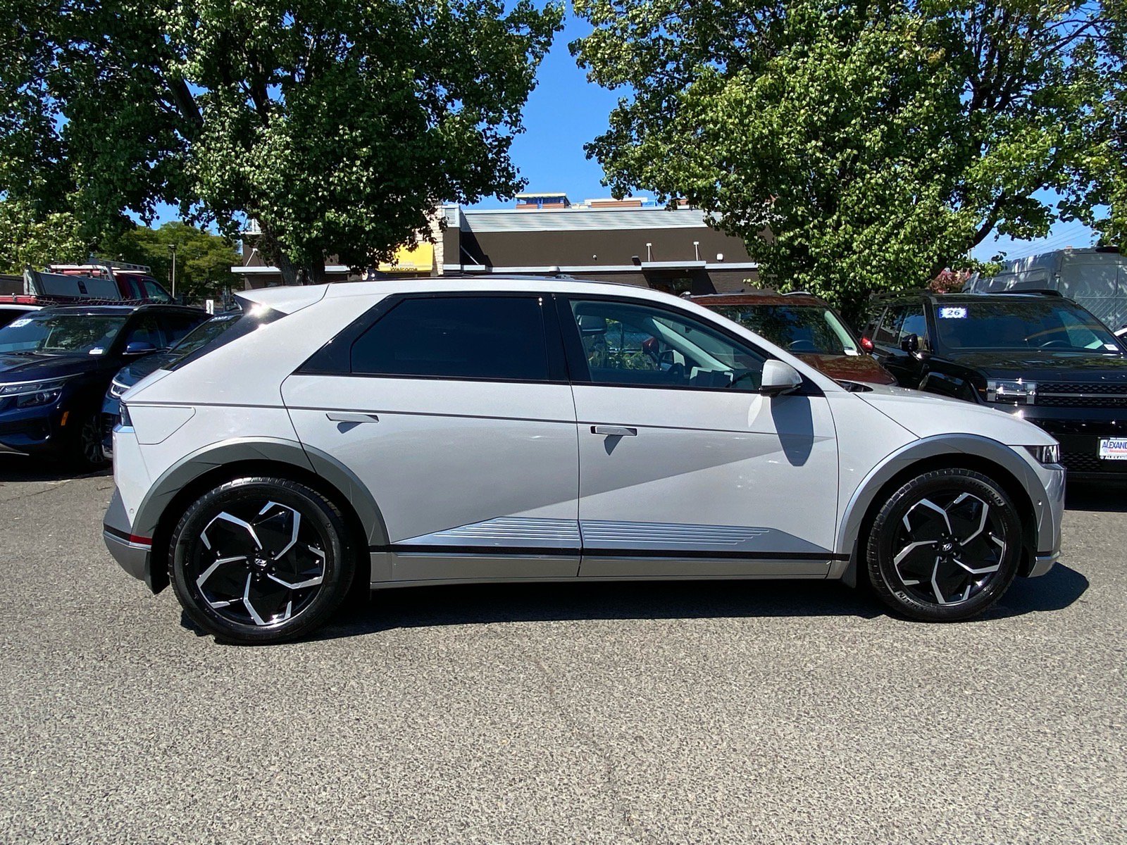 Used 2023 Hyundai Ioniq 5 Limited w/ Cargo Package RWD image 2