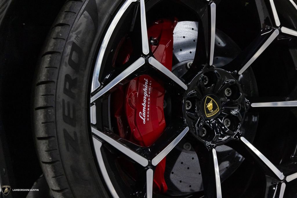Used 2023 Lamborghini Urus Performante AWD/4WD image 18