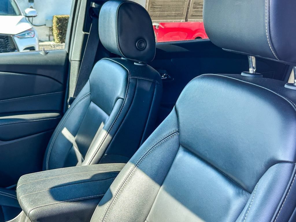 Used 2023 Chevrolet Traverse LT w/ LT Premium Package FWD image 24