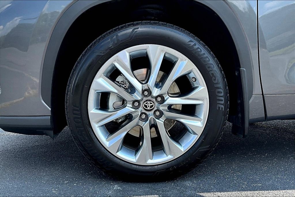 Used 2024 Toyota Highlander Limited image 9