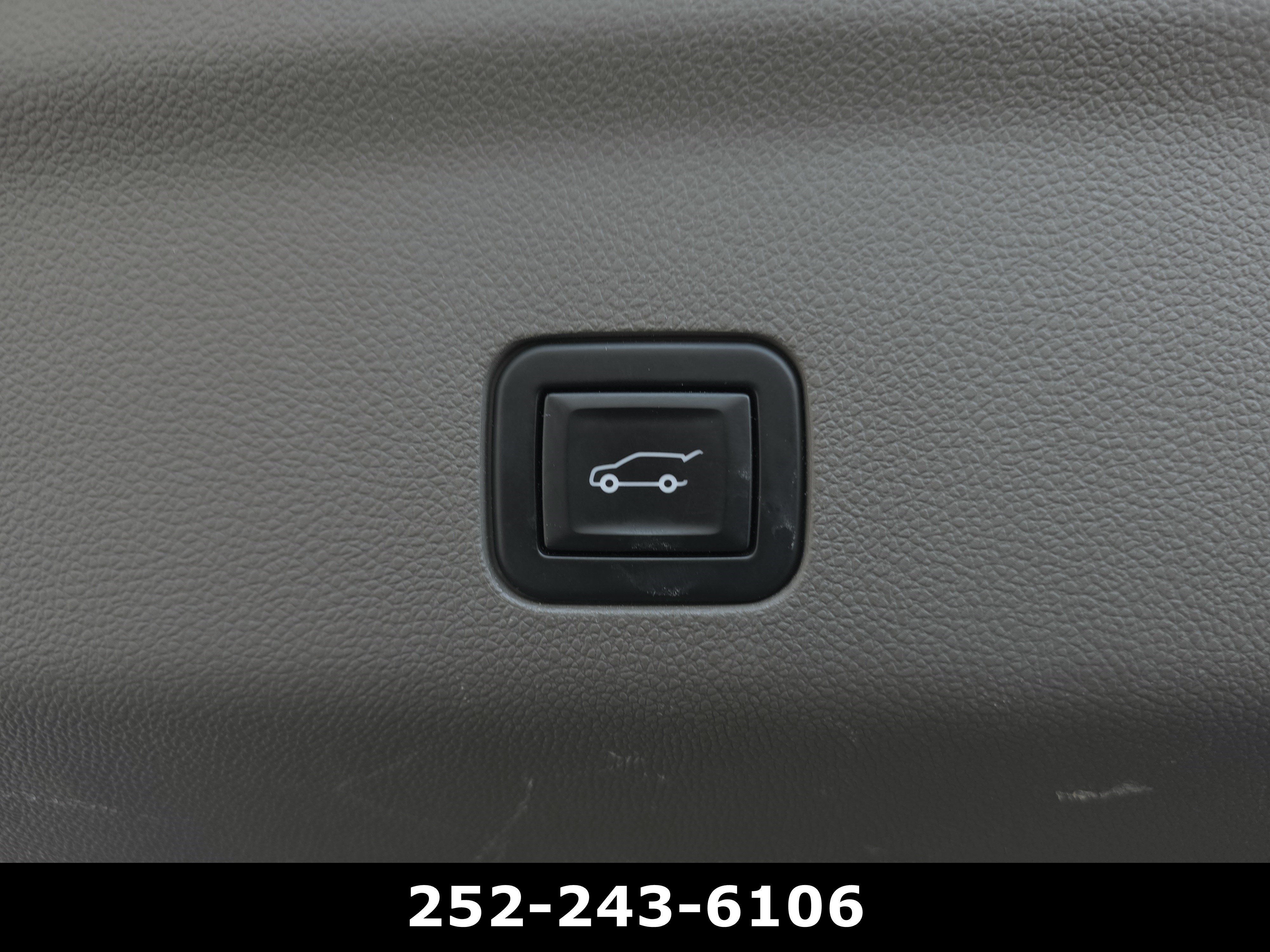 Used 2021 GMC Yukon Denali w/ Denali Premium Package AWD/4WD image 37