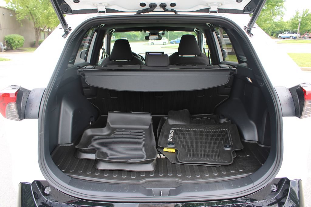 Used 2022 Toyota RAV4 SE w/ Weather & Moonroof Package AWD/4WD image 31