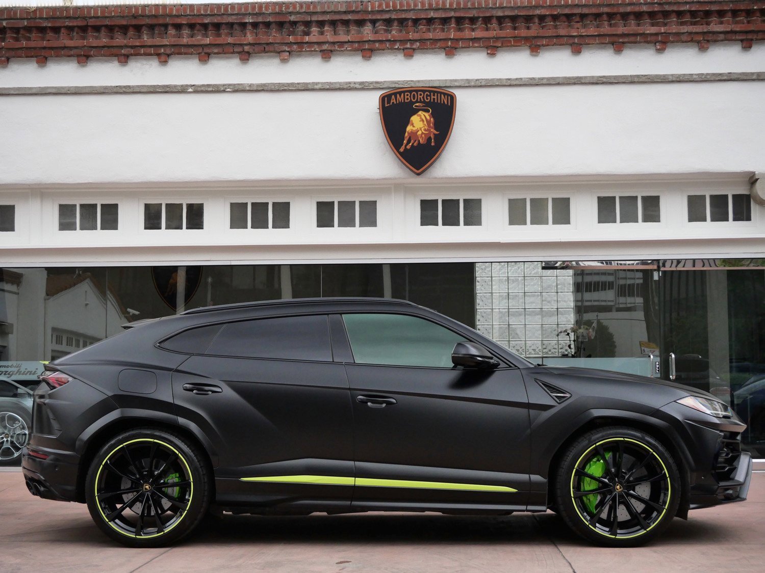 Used 2022 Lamborghini Urus image 2